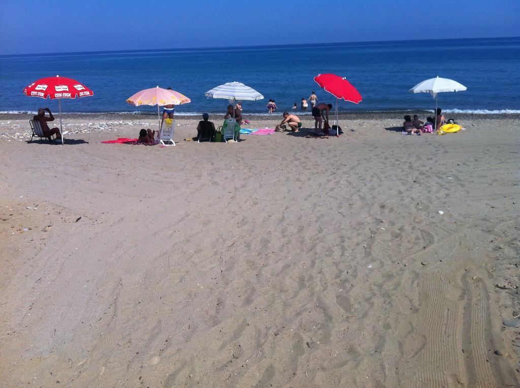 Paradise Beach Camera Mansardata Vicino Cefalu Piscina Aperta Campofelice Di Roccella Eksteriør bilde